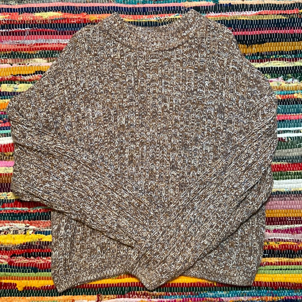 Universal thread cropped knitted sweater